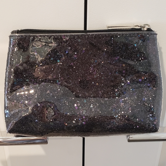 Victoria's Secret Fashion Show London 2014 Pouch - Picture 2 of 4